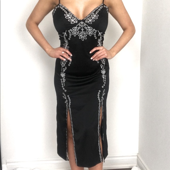 Embroidered Design Midi Slip Dress with Leg Slits - Picture 5 of 13